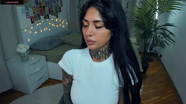 CharimgSabrina online show from November 22, 2025, 6:12 am