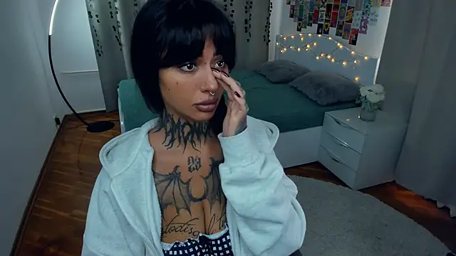 CharimgSabrina online show from October 27, 2025, 7:09 am