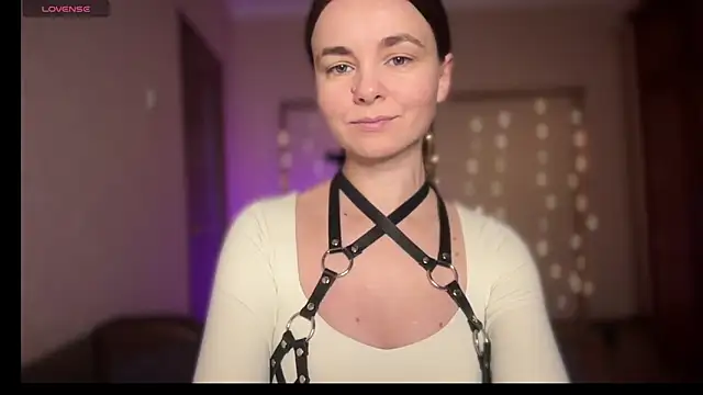 lanaloulou online show from September 28, 2025, 2:07 am