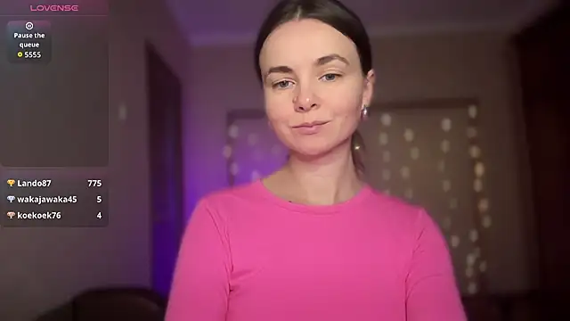 lanaloulou online show from September 30, 2025, 2:28 am