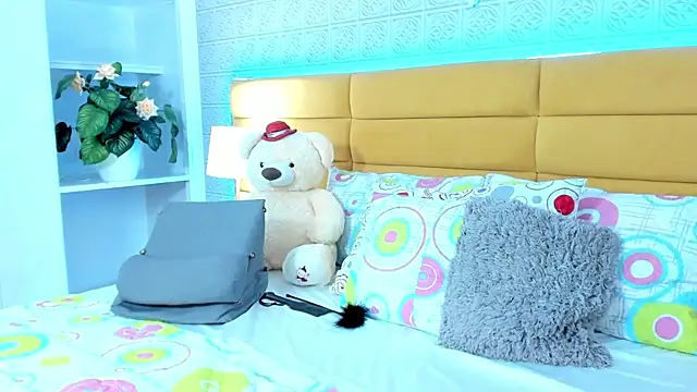 Snapshot of LeilaHiuston chatting on December 14, 2025, 8:42 am LeilaHiuston online show from December 14, 2025, 8:42 am