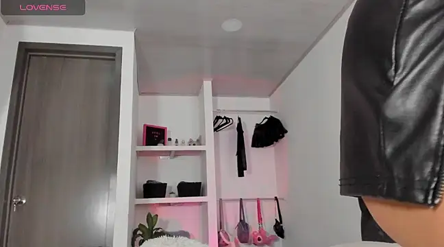 julietaa online show from March 5, 2025, 3:18 pm