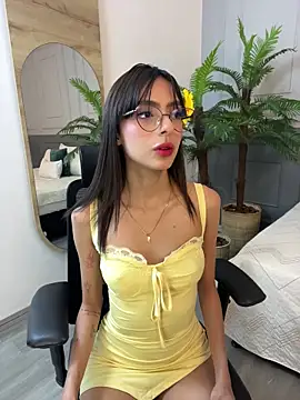 Snapshot of ZaraLuuv chatting on December 4, 2025, 4:06 pm ZaraLuuv online show from December 4, 2025, 4:06 pm