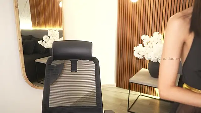 Snapshot of ZaraLuuv chatting on October 31, 2025, 5:09 pm ZaraLuuv online show from October 31, 2025, 5:09 pm