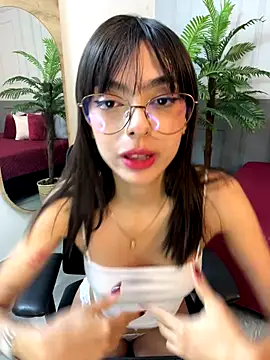 Snapshot of ZaraLuuv chatting on November 24, 2025, 4:29 pm ZaraLuuv online show from November 24, 2025, 4:29 pm