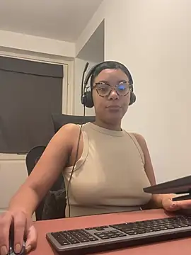 Snapshot of Melia_Rayne chatting on February 3, 2026, 10:53 am Melia Rayne online show from February 3, 2026, 10:53 am