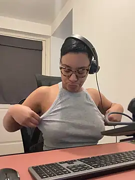 Snapshot of Melia_Rayne chatting on February 25, 2026, 10:48 am Melia Rayne online show from February 25, 2026, 10:48 am