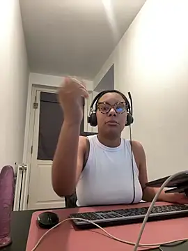 Snapshot of Melia_Rayne chatting on February 12, 2026, 10:37 am Melia Rayne online show from February 12, 2026, 10:37 am