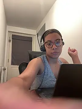 Melia Rayne online show from December 19, 2025, 11:23 am