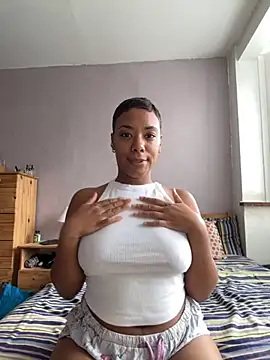 Snapshot of Melia_Rayne chatting on October 18, 2025, 11:56 am Melia Rayne online show from October 18, 2025, 11:56 am