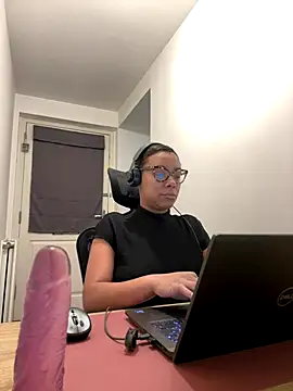 Melia Rayne online show from December 3, 2025, 10:47 am