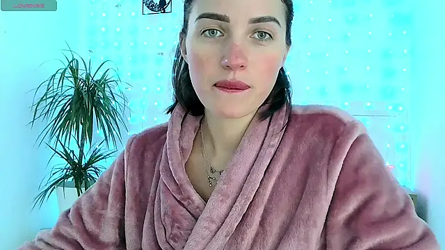 Snapshot of neferutt chatting on November 22, 2025, 1:10 pm neferutt online show from November 22, 2025, 1:10 pm