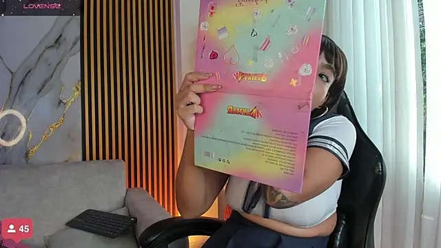 Snapshot of SarahLynn7 chatting on October 28, 2025, 8:08 pm SarahLynn7 online show from October 28, 2025, 8:08 pm