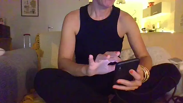 Valentinette online show from November 11, 2025, 8:14 pm