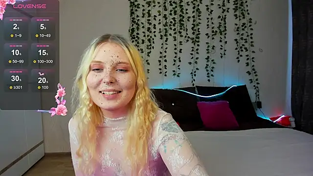 Moon   Love online show from March 9, 2025, 8:51 am