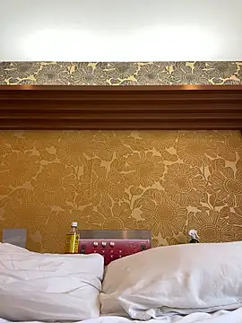 waka3232 online show from April 12, 2026, 2:26 am