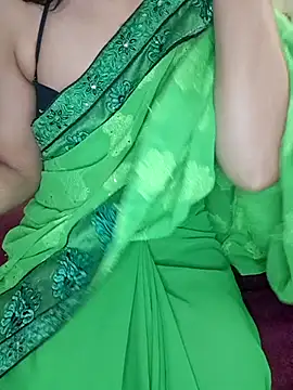 Cute-Zarina online show from December 4, 2025, 5:45 pm