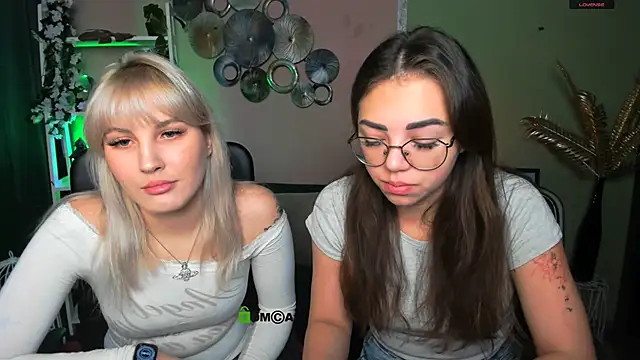 kiki swan online show from December 22, 2025, 7:08 am