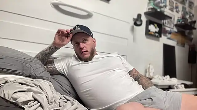 Thegreatwhitepipe online show from November 19, 2025, 8:14 am