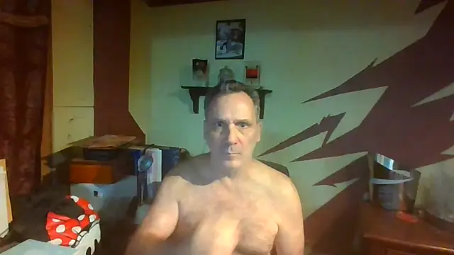 Snapshot of HunkofRock chatting on July 15, 2026, 3:13 am HunkofRock online show from July 15, 2026, 3:13 am