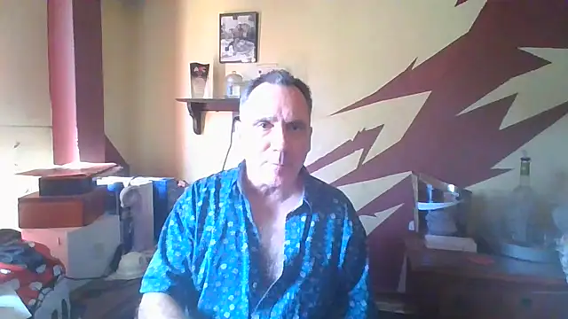 Snapshot of HunkofRock chatting on July 1, 2026, 2:39 pm HunkofRock online show from July 1, 2026, 2:39 pm
