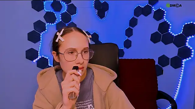 mona cloud online show from December 20, 2025, 10:12 pm