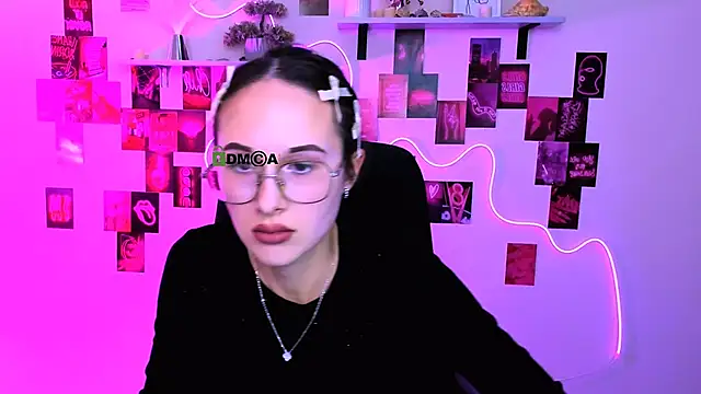 Snapshot of mona_cloud chatting on March 4, 2026, 8:16 pm mona cloud online show from March 4, 2026, 8:16 pm