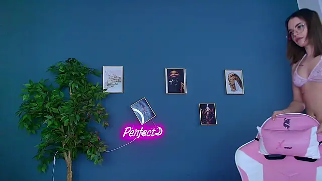 Perfect Moans online show from February 3, 2026, 6:22 am