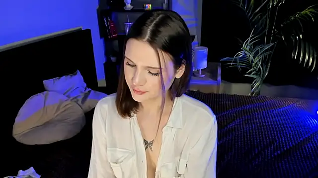 Snapshot of LisaBaillea chatting on March 17, 2025, 12:10 am LisaBaillea online show from March 17, 2025, 12:10 am