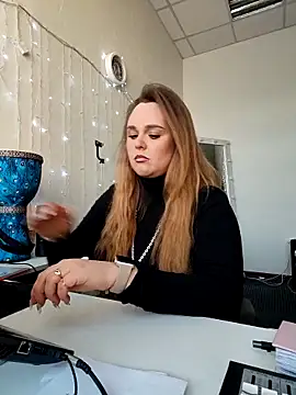 Juicy PeachLux online show from February 6, 2026, 7:37 am