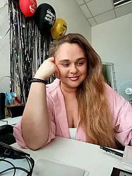 Juicy PeachLux online show from June 4, 2026, 8:41 am