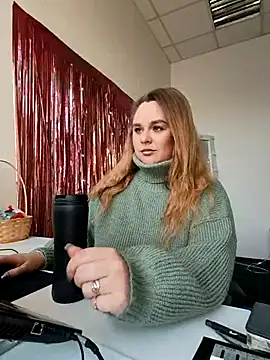 Juicy PeachLux online show from October 26, 2025, 6:36 am