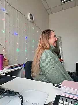 Juicy PeachLux online show from April 9, 2026, 8:53 am