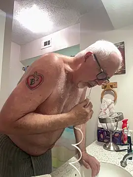 superbearboss online show from March 27, 2026, 9:38 pm