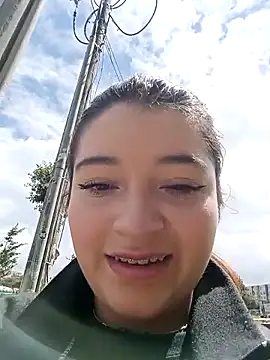 Karina Leon online show from December 4, 2025, 5:23 pm