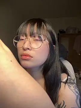 214Jun online show from November 17, 2025, 3:05 pm