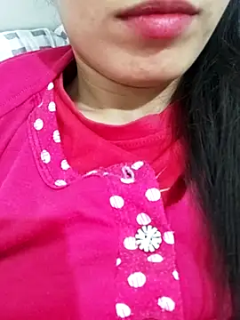 saraaxx1 online show from November 13, 2025, 9:24 am