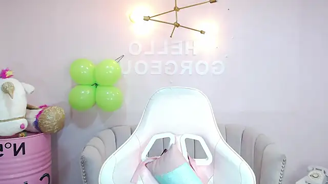 Snapshot of Elody_a_ chatting on March 18, 2025, 9:45 am Elody a online show from March 18, 2025, 9:45 am