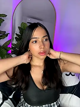  Emily Thompson  online show from October 28, 2025, 12:44 am