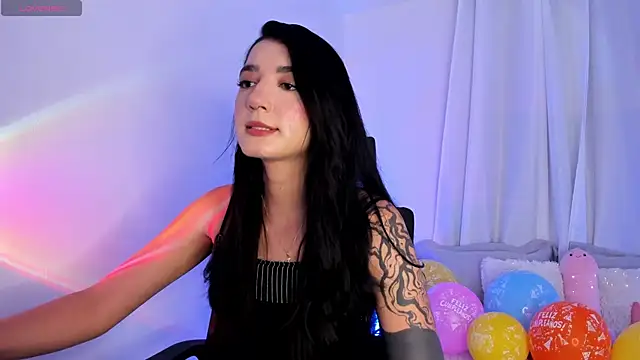 Snapshot of Hi_Soyfer chatting on November 15, 2025, 3:38 pm Hi Soyfer online show from November 15, 2025, 3:38 pm