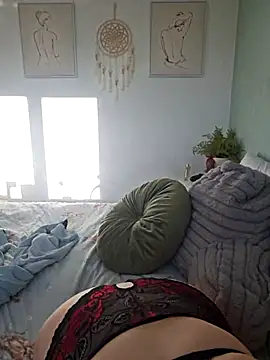 Saucy-Serenity online show from April 12, 2026, 5:05 pm