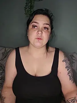 Snapshot of Saucy-Serenity chatting on June 9, 2026, 7:04 pm Saucy-Serenity online show from June 9, 2026, 7:04 pm