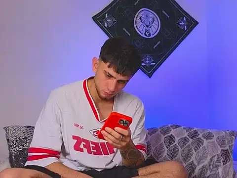 samevansx  online show from November 16, 2025, 6:01 pm