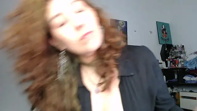 Luz delunaa online show from April 1, 2026, 4:03 am