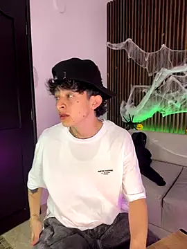 troy rouge online show from October 21, 2025, 7:13 pm