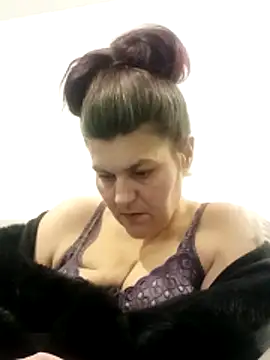 Curvy-Essex-Milf online show from December 14, 2025, 5:40 pm