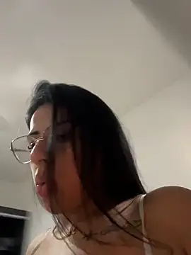 Snapshot of jheicylli chatting on May 15, 2026, 6:06 pm jheicylli online show from May 15, 2026, 6:06 pm