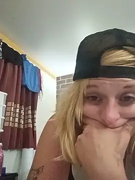 Snapshot of KITTYBOOBOOFUXX chatting on July 20, 2026, 7:05 am KITTYBOOBOOFUXX online show from July 20, 2026, 7:05 am