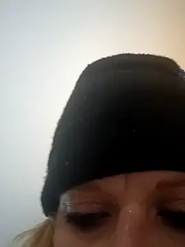 KITTYBOOBOOFUXX online show from November 14, 2025, 2:15 am