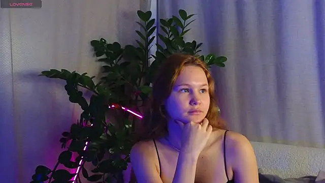 AmeliRoyse online show from November 25, 2025, 5:13 pm